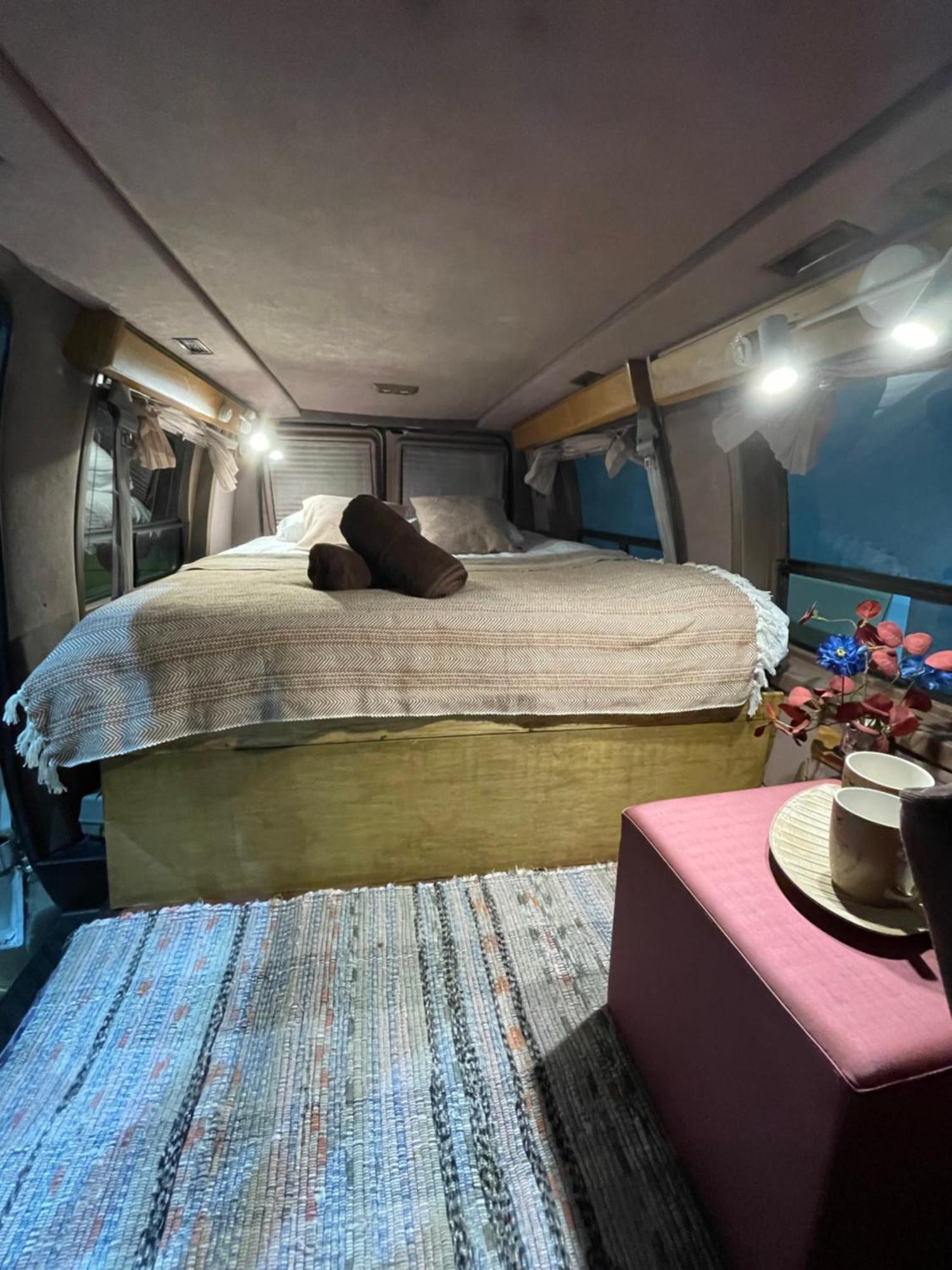 Urban Van Glamping Riga Eksteriør billede